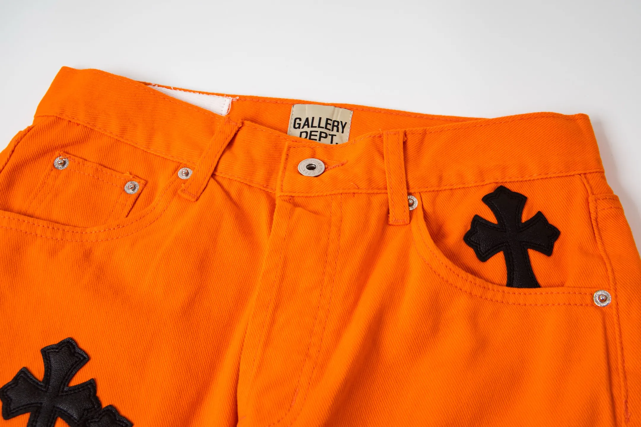 #8204 P230💰 GALLERY DEPT. Vintage spliced orange cross loose washed flared jeans - truly restore the ultimate texture of Vintage - original hardware accessories washed and other elevators, QR code analysis are all purchased from the original factory, high degree of restoration, you are welcome to compare with a certain product~ - Three-dimensional version Loose and comfortable, not picky about the figure, taller and slimmer, factory Seiko, original quality control, same style for men and women, can be matched with couples, versatile recommendation, must-have jeans for all seasons -Size: 28 30 32 34 36